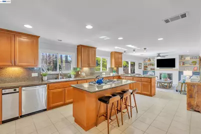 2070 Raven Rd, Pleasanton, CA 94566 - Photo 9