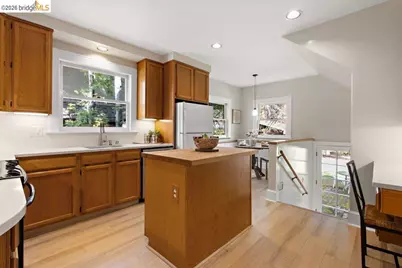 1066 Trestle Glen Rd, Oakland, CA 94610 - Photo 15