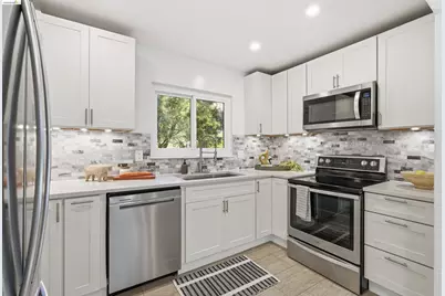 6416 Valley View Rd, Oakland, CA 94611 - Photo 17