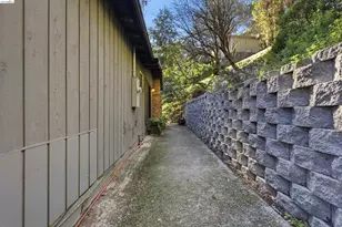 6416 Valley View Rd, Oakland, CA 94611 - Photo 33