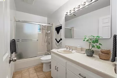 6416 Valley View Rd, Oakland, CA 94611 - Photo 27