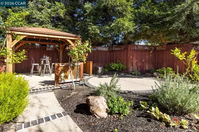2042 Smith Ln, Concord, CA 94518 - Photo 37