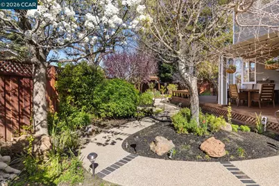 2042 Smith Ln, Concord, CA 94518 - Photo 35