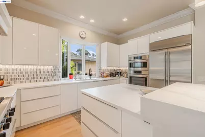 51 Seminary Cove Dr, Mill Valley, CA 94941 - Photo 11