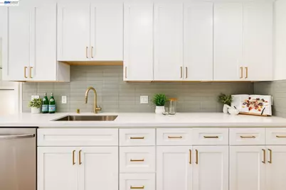 6558 Lucas Ave #202, Oakland, CA 94611 - Photo 15