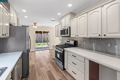 9156 Castlebar Way, Sacramento, CA 95826 - Photo 7