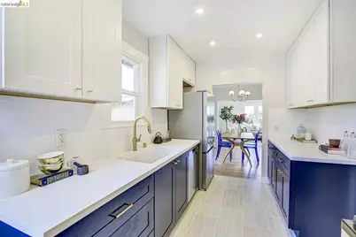 3929 Ruby St, Oakland, CA 94609 - Photo 9