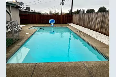 3839 Moonbeam Dr, Sacramento, CA 95827 - Photo 13