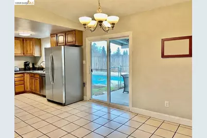 3839 Moonbeam Dr, Sacramento, CA 95827 - Photo 5