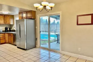 3839 Moonbeam Dr, Sacramento, CA 95827 - Photo 5