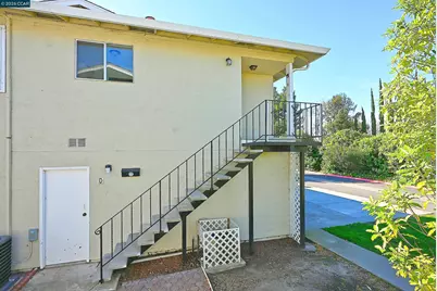 1387 Del Rio Circle #D, Concord, CA 94518 - Photo 3