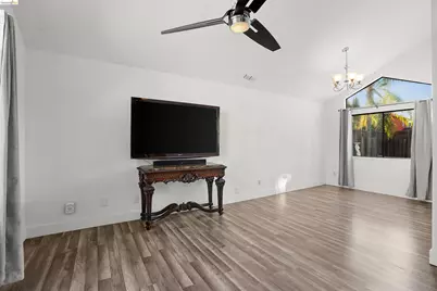 4404 Deerfield Dr, Antioch, CA 94531 - Photo 7
