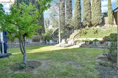 2860 Honeysuckle Cir, Antioch, CA 94531 - Photo 29