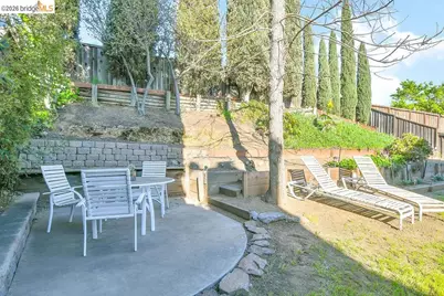 2860 Honeysuckle Cir, Antioch, CA 94531 - Photo 33