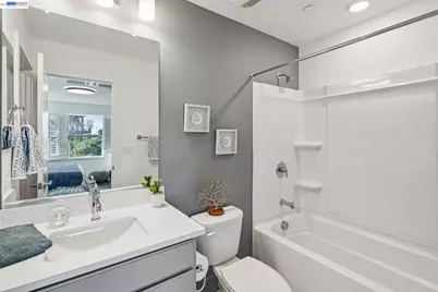 646 Eucalyptus Way, Alameda, CA 94501 - Photo 9