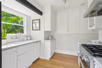 5900 Marden Ln, Oakland, CA 94611 - Photo 21