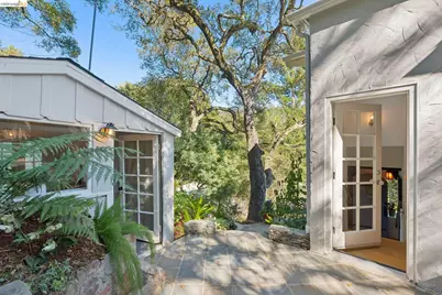 5900 Marden Ln, Oakland, CA 94611 - Photo 35