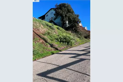 8712 Burr St, Oakland, CA 94621 - Photo 3