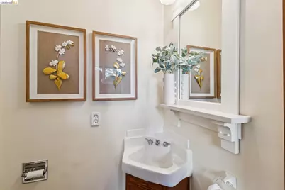 360 Alcatraz Ave, Oakland, CA 94618 - Photo 41