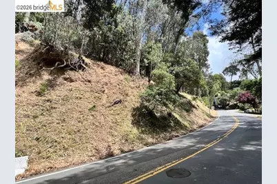 5847 Ascot Dr, Oakland, CA 94611 - Photo 17