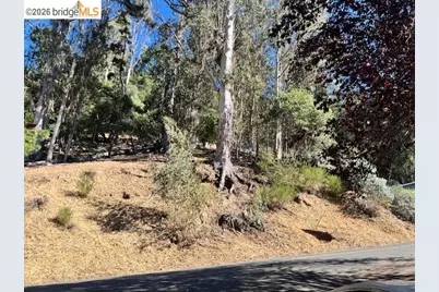 5847 Ascot Dr, Oakland, CA 94611 - Photo 11