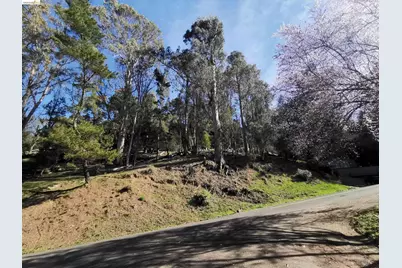 5847 Ascot Dr, Oakland, CA 94611 - Photo 21