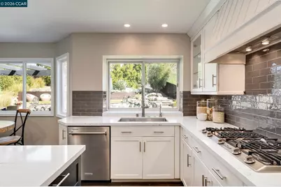 92 Hillview Dr, Danville, CA 94506 - Photo 23