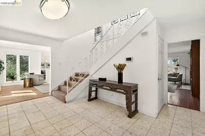 10565 Englewood Drive, Oakland, CA 94605 - Photo 5