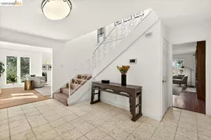 10565 Englewood Dr, Oakland, CA 94605 - Photo 5