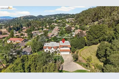 10565 Englewood Drive, Oakland, CA 94605 - Photo 47