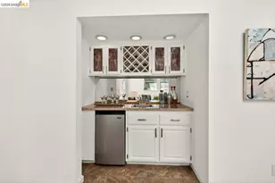 10565 Englewood Dr, Oakland, CA 94605 - Photo 23