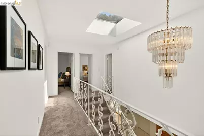 10565 Englewood Drive, Oakland, CA 94605 - Photo 27