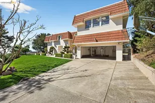 10565 Englewood Dr, Oakland, CA 94605 - Photo 3