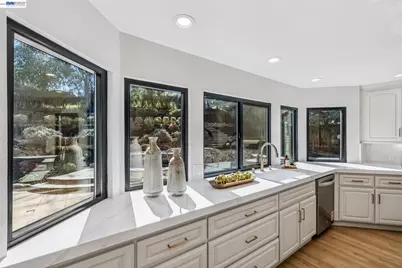 1039 Hopkins Way, Pleasanton, CA 94566 - Photo 15