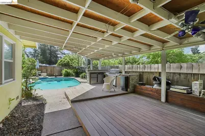 1320 Barcelona, Stockton, CA 94509 - Photo 7
