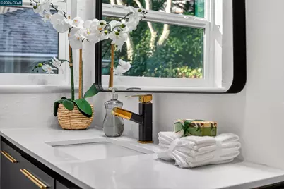 230 Fairlawn Dr, Berkeley, CA 94708 - Photo 23