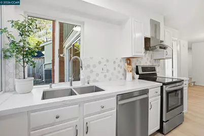 208 Siskiyou Ct, Walnut Creek, CA 94598 - Photo 5