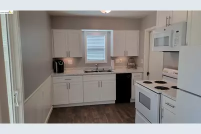 1839 42nd St, Sacramento, CA 95819 - Photo 13