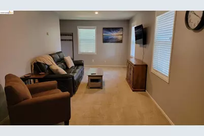 1839 42nd St, Sacramento, CA 95819 - Photo 11