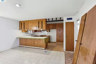 2550 Damuth St, Oakland, CA 94602 - Photo 13