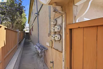 2550 Damuth St, Oakland, CA 94602 - Photo 41