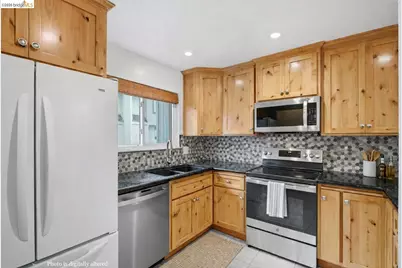 18018 Sahara Rd, Hayward, CA 94541 - Photo 17
