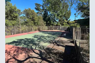 1827 Holland Dr, Walnut Creek, CA 94597 - Photo 37