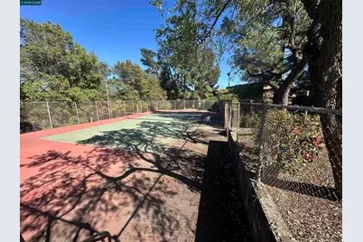 1827 Holland Dr, Walnut Creek, CA 94597 - Photo 35