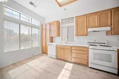 1759 Laurelgrove Ln, Tracy, CA 95376 - Photo 3