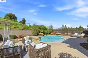 201 Willowbrook Ln, Moraga, CA 94556 - Photo 29
