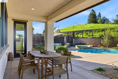 201 Willowbrook Ln, Moraga, CA 94556 - Photo 25
