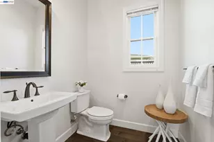 201 Willowbrook Ln, Moraga, CA 94556 - Photo 23