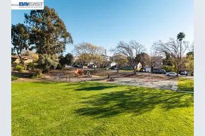 347 E T St, Benicia, CA 94510 - Photo 29