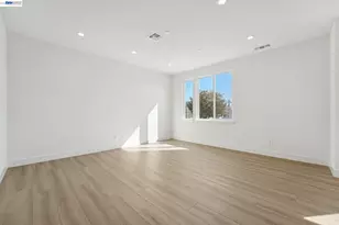 1933 Grand St, Alameda, CA 94501 - Photo 11